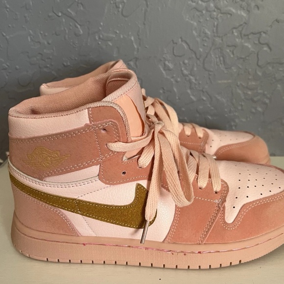 Nike Air Jordan 1 Mid Coral Gold Sneakers Mens 6.5 Womens 8.5 Stardust Pink 2016 - Picture 1 of 11